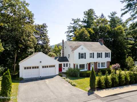11 Prospect St, Great Barrington, MA 01230