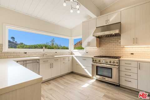 1200 El Hito Cir, Pacific Palisades, CA 90272