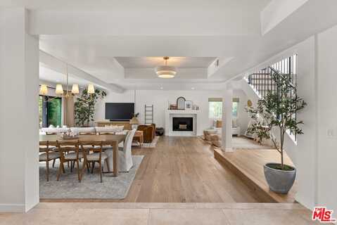 4401 Pampas Rd, Woodland Hills, CA 91364