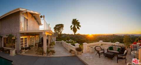 20967 Bandera St, Woodland Hills, CA 91364