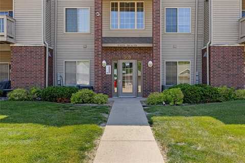 250 Cimarron Drive NW, Hiawatha, IA 52233