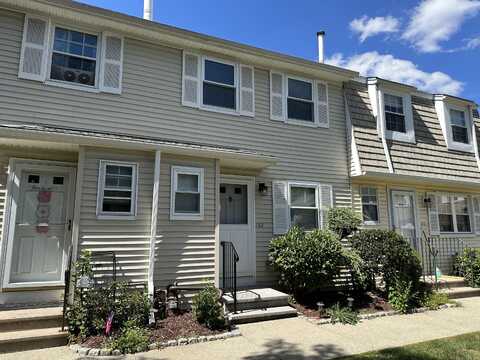 132 East Gate Lane, Hamden, CT 06514