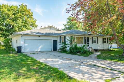 1204 N 4th Avenue E, Newton, IA 50208