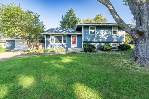 1725 Holly Drive, Norwalk, IA 50211