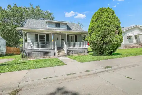706 S 1st Street, Knoxville, IA 50138