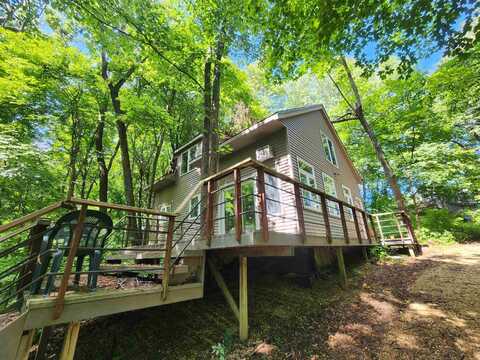8626 Whispering Bluffs, Cassville, WI 53806