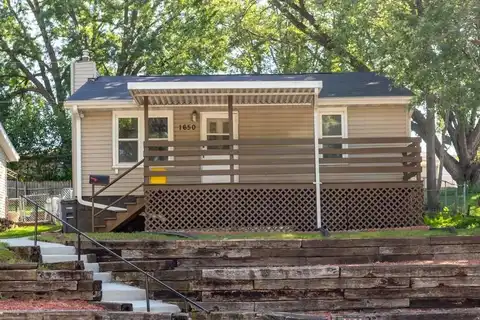 1650 Drexel, Dubuque, IA 52001
