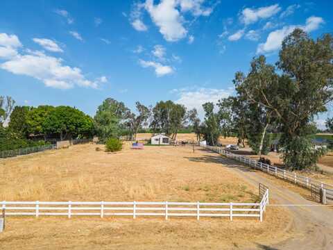 3520 Bethel Drive N, Sanger, CA 93657