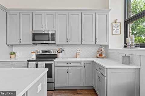 29 E 1ST AVENUE, TRAPPE, PA 19426