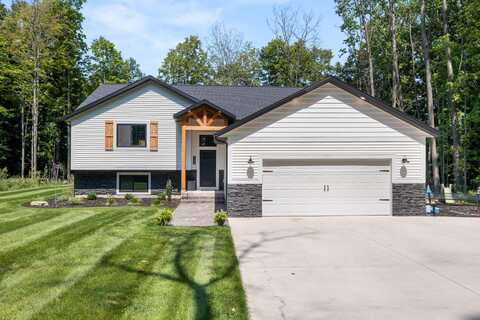 12454 Beechnut Drive, Ravenna, MI 49451
