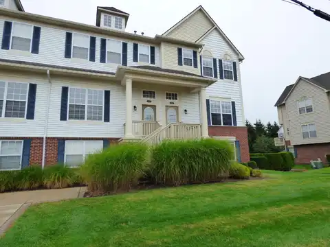 1555 Cass Lake Road, Keego Harbor, MI 48320