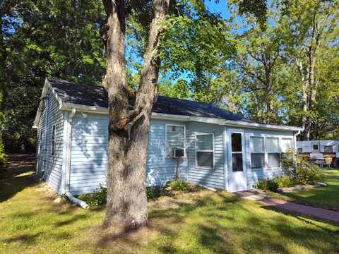 2251 Hemlock Road, Quincy, MI 49082