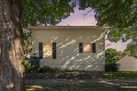 703 E Dowland, Ludington, MI 49431