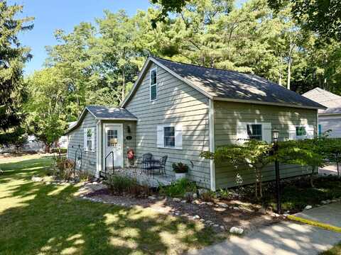 41 N Dover Street, Pentwater, MI 49449
