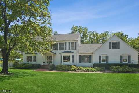 18 Flintlock Rd, Readington, NJ 08822