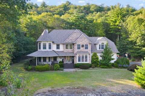 47 Christine Ct, West Milford, NJ 07480