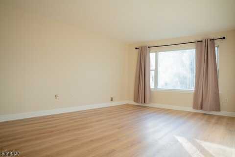 816 E Henry St, Linden, NJ 07036
