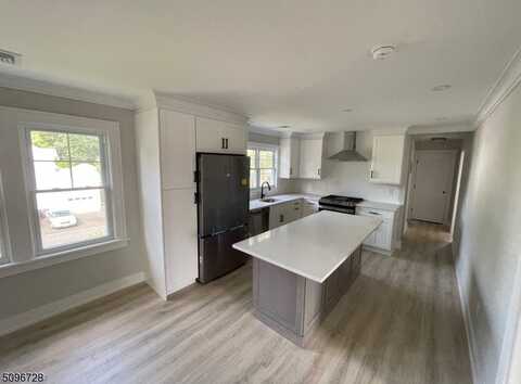 450 Beech Ave, Garwood, NJ 07027