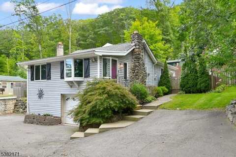 89 Lyons Rd, Jefferson Twp., NJ 07438