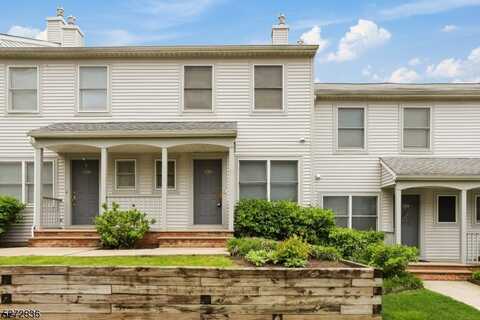 136 Panorama Dr, Edgewater, NJ 07020