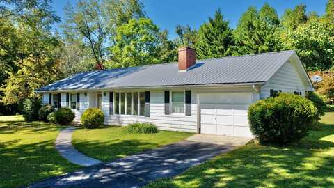 163 Wilson Street, Alderson, WV 24910
