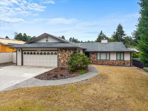 1450 Trails End Road, Cutten, CA 95503