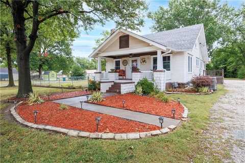 802 S 32nd Street, Parsons, KS 67357