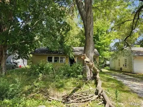 22 Marilyn Lane, Cahokia, IL 62206