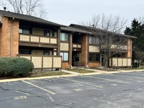 2 Fairways Circle, Saint Charles, MO 63303