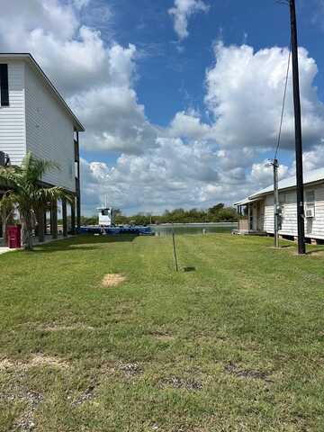 1952 FM 2031, Matagorda, TX 77457