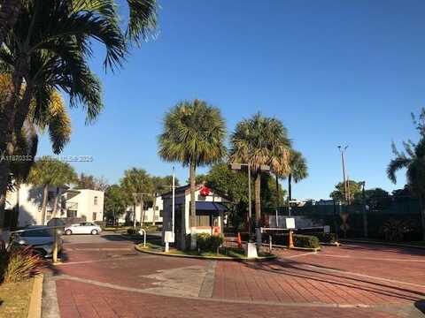 9421 Fontainebleau Blvd, Miami, FL 33172