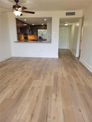 10000 NW 80th Ct, Hialeah Gardens, FL 33016