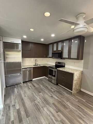 818 NE 8th St, Hallandale Beach, FL 33009