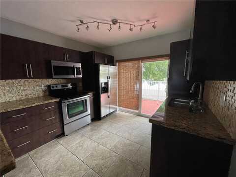 6910 NW 173rd Dr, Hialeah, FL 33015