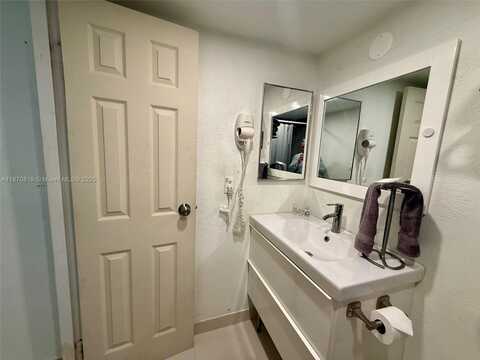 19201 Collins Ave, Sunny Isles Beach, FL 33160