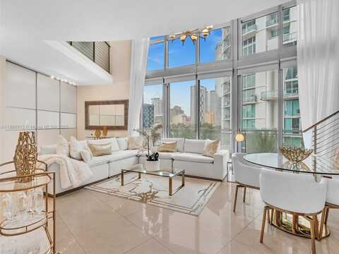 90 SW 3rd St, Miami, FL 33130