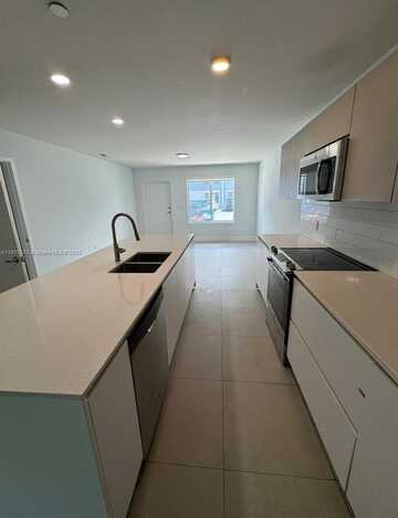 2555 NE 193rd St, Miami, FL 33180