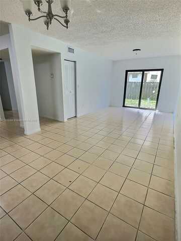 1490 W 42nd Pl, Hialeah, FL 33012