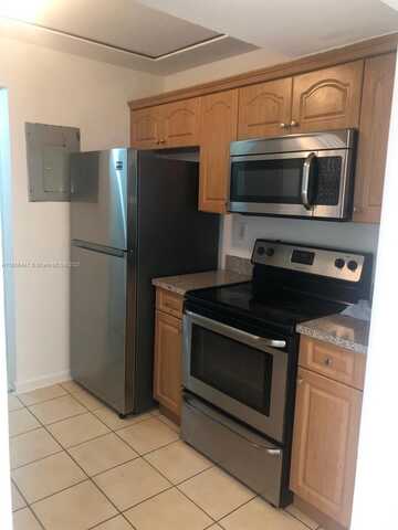 560 NW 114th Ave, Sweetwater, FL 33172