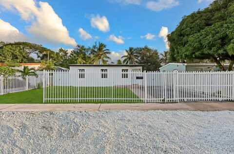 724 Burlington St, Opa Locka, FL 33054