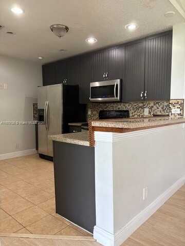 5721 Riverside Dr, Coral Springs, FL 33067