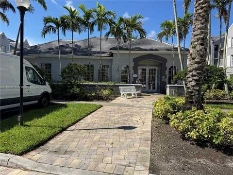 620 SW 111th Ave, Pembroke Pines, FL 33025