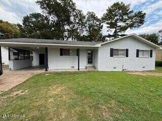 2006 Country Club Drive, Yazoo City, MS 39194