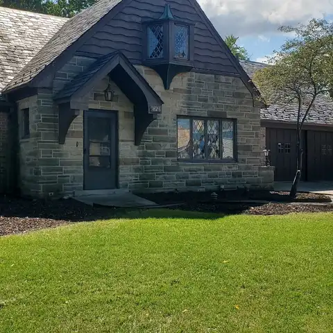 1826 McKinley, Bay City, MI 48708