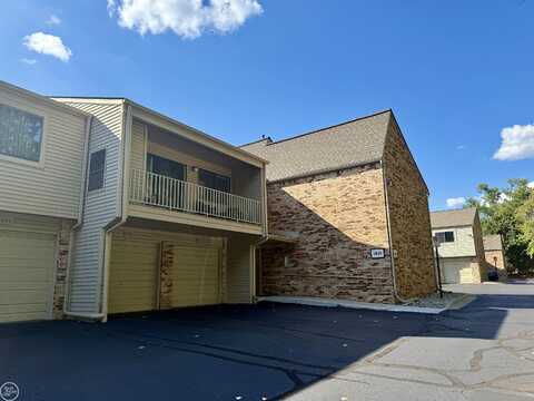 3825 Lone Pine, West Bloomfield, MI 48323