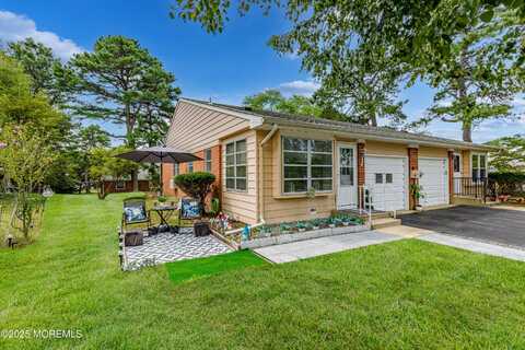 26 Salem Drive, Whiting, NJ 08759