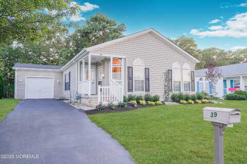 39 Oak Ridge Lane, Manahawkin, NJ 08050