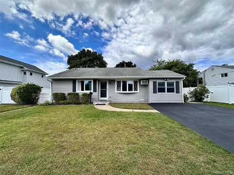 5 Eagle Lane, South Farmingdale, NY 11735