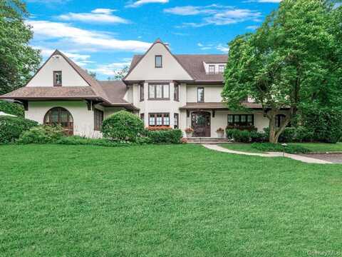 14 Magnolia Drive, Great Neck, NY 11021