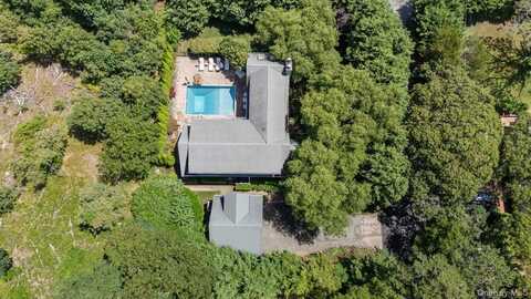 2 Hubbard Street, Hampton Bays, NY 11946